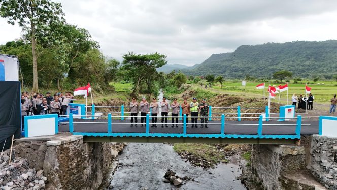 
					Kapolri Resmikan 19 Jembatan Merah Putih Presisi di Jawa Tengah, Perkuat Akses dan Kedekatan Polri–Masyarakat