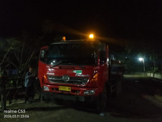 
					Warga Nglobo Hadang Truk Rig, Jalan Rusak dan Insiden Terserempet Picu Protes