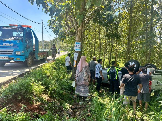
					Mobil Avanza Terperosok di Hutan Usai Oleng di Jalan Blora–Randublatung, Kerugian Capai Rp5 Juta