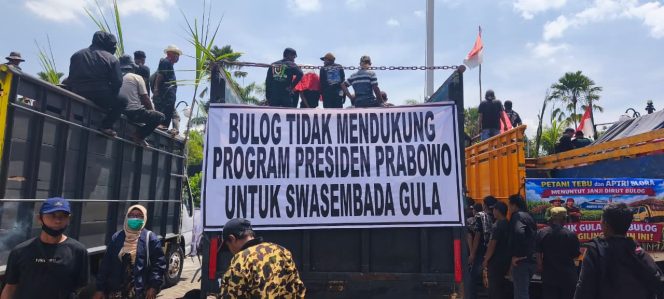 
					Ribuan Petani Tebu Blora Aksi “Nagih Janji Bulog”, Ancam Bawa Massa ke Jakarta