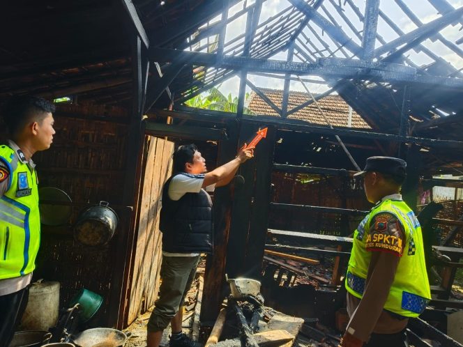 
					Diduga Lupa Matikan Kompor, Rumah Warga Kunduran Blora Terbakar ‎