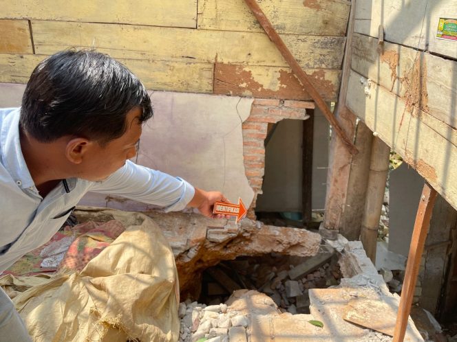 
					Hujan Deras Picu Longsor di Jepon Blora, Empat Rumah Warga Rusak ‎