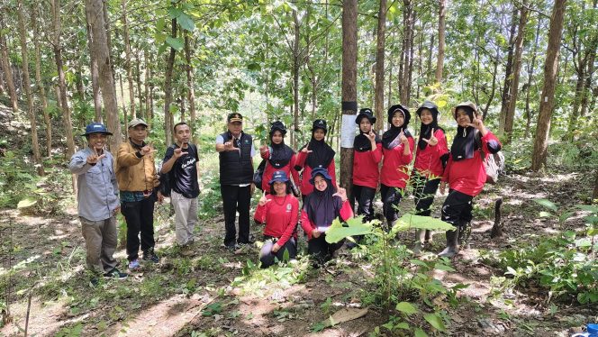 
					Puluhan Siswa SMK Kehutanan Pekanbaru PKL di KPH Mantingan, Perdalam Ilmu Pengelolaan Hutan Jati ‎