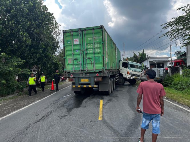 
					Dua Kendaraan Terlibat Kecelakaan di Jalan Blora–Cepu, Kerugian Materiil