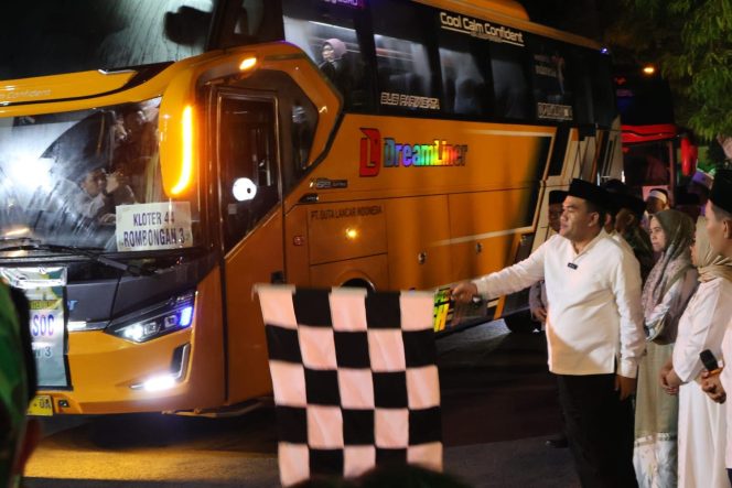 
					803 Jamaah Calon Haji Blora Diberangkatkan, Bupati Arief: Jaga Kesehatan dan Kekompakan ‎