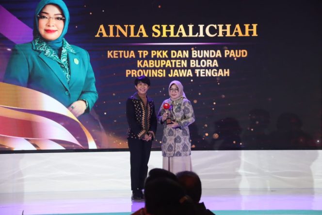 
					Bunda PAUD Blora Ainia Shalichah Raih Penghargaan Nasional di Indonesia Leading Women Awards 2026
