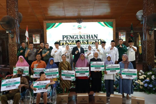 
					Kukuhkan Pengurus IPSM Blora 2026–2031, Bupati Arief Minta Persoalan Sosial Cepat Ditangani