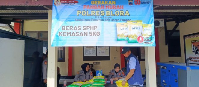 
					Polres Blora Gelar Gerakan Pangan Murah, Warga Antusias Dapatkan Beras Harga Terjangkau