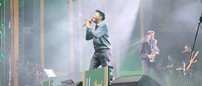 
					Konser Warisan Rasa Denny Caknan Guncang Alun-Alun Rembang