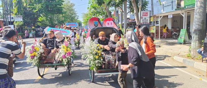 
					Karnaval HUT ke-80 RI di Rembang Meriah, Ribuan Warga Padati Jalan Protokol