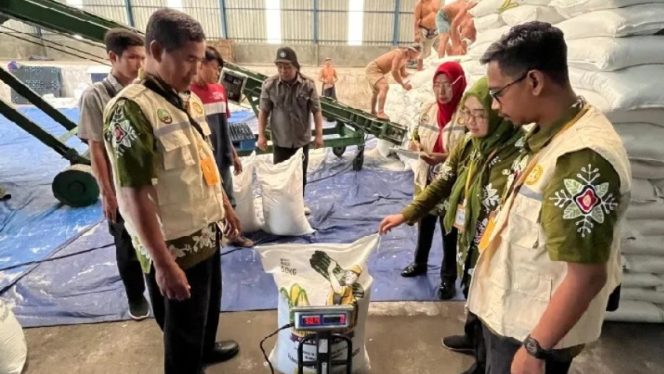 
					Dindagkop UKM Pastikan Gula Produksi PT GMM Sesuai Takaran