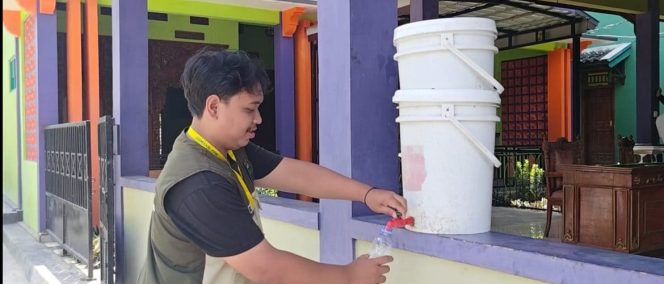 
					Mahasiswa KKN UGM Dampingi Warga Desa Banyuurip Rembang Olah Sampah Organik dengan Komposter Sederhana