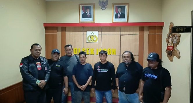 
					Tokoh Ormas dan LSM Blora Klarifikasi Video Viral di Kafe Neal, Tegaskan Komitmen Jaga Kondusivitas ‎