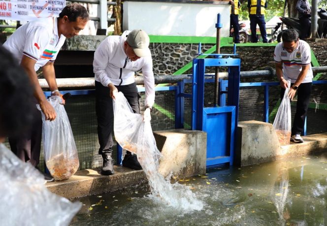 
					‎Bupati Kudus Tebar 15 Ribu Bibit Ikan Nila, Dorong Ekonomi dan Jaga Lingkungan ‎