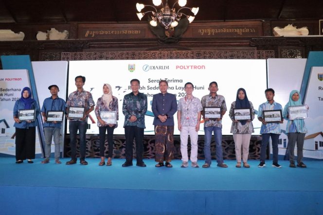 
					Bupati Kudus Serahkan RSLH Tahap I 2026, Libatkan CSR PT Djarum dan Polytron